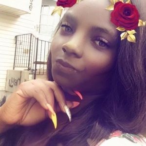 Meet your Posher, Crystal